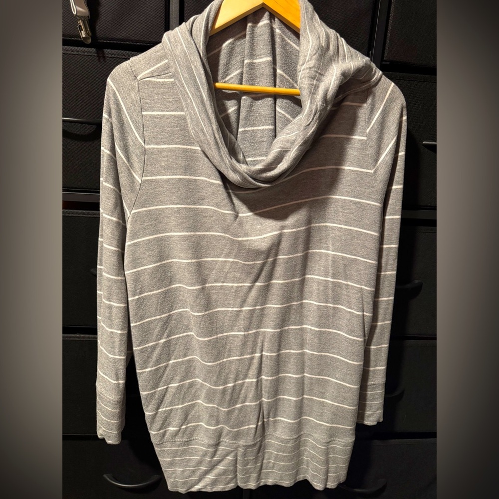 Grey & White Striped Cowl Neck Top – Cozy & Stylish! (Size 3X)